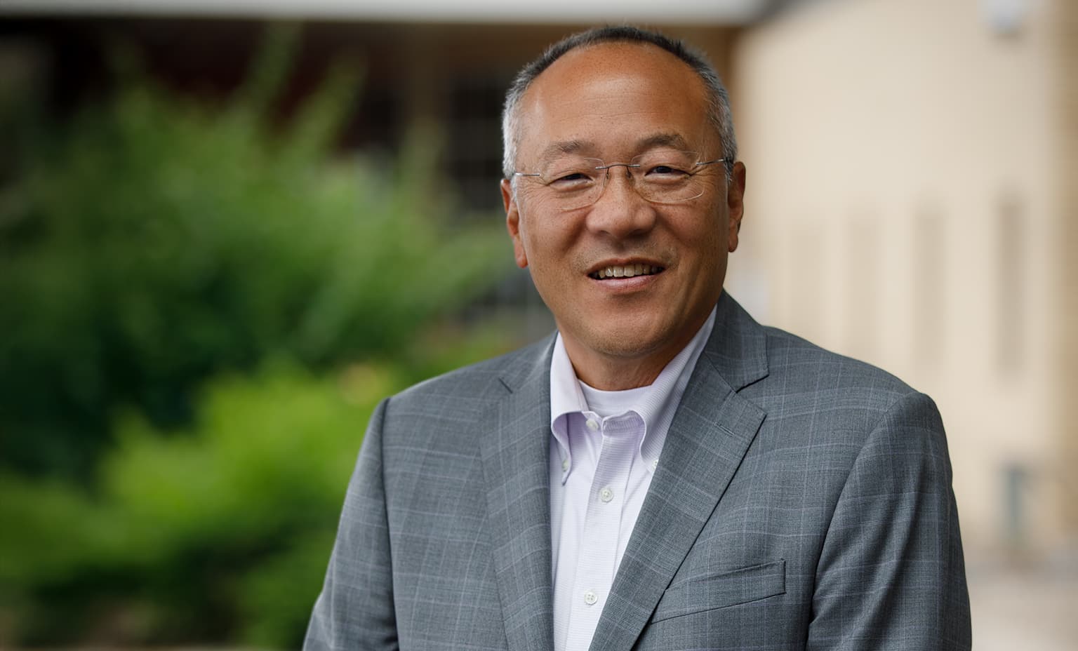 David Han, MD stands outside in a suit